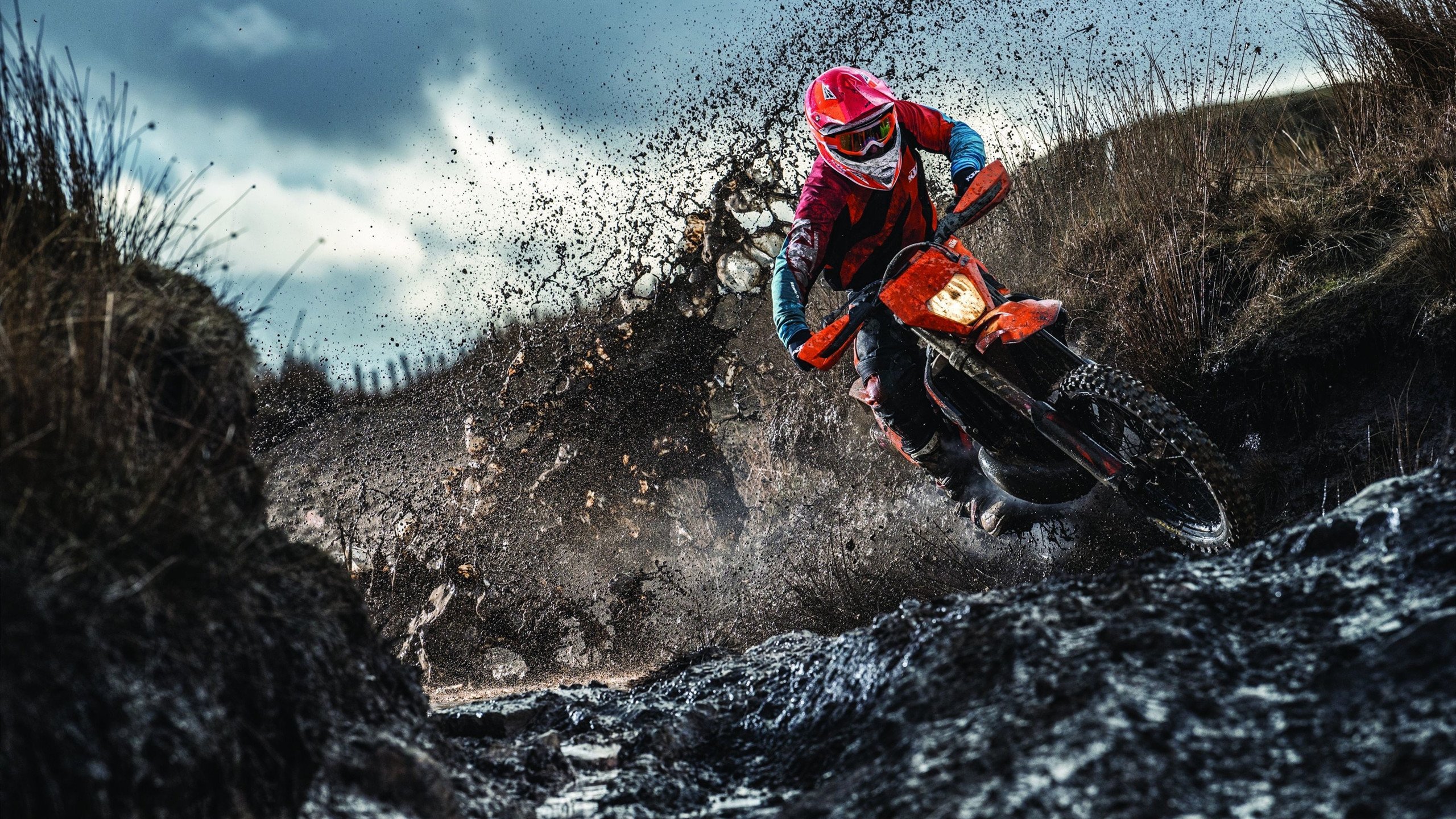 比赛临近主教练保持低调强调细节决定成败不容松懈，教练提前进入比赛台